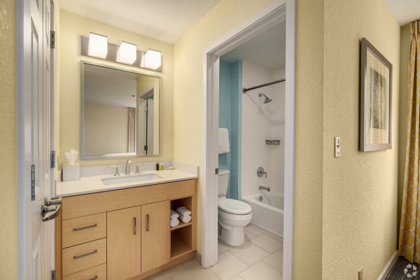 avia-residences-on-lincoln-malvern-pa-2br-2ba---625sf---second-bathroom