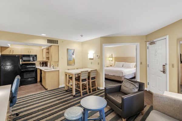 avia-residences-on-lincoln-malvern-pa-building-photo (1)