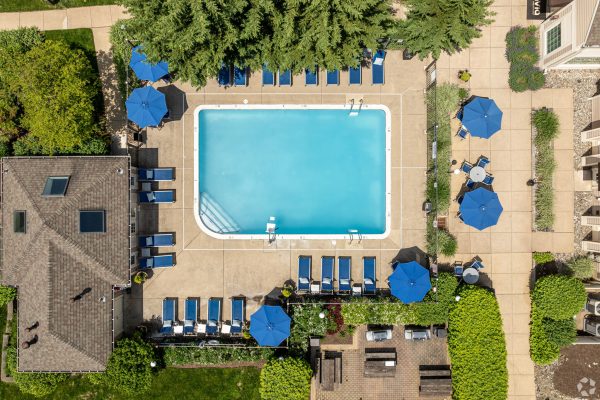 avia-residences-on-lincoln-malvern-pa-pool