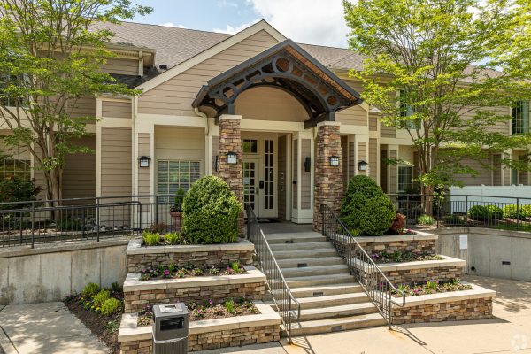 avia-residences-on-lincoln-malvern-pa-primary-photo