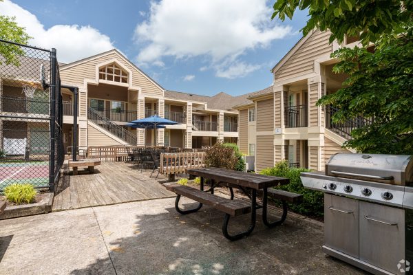 avia-residences-on-lincoln-malvern-pa-sport-court